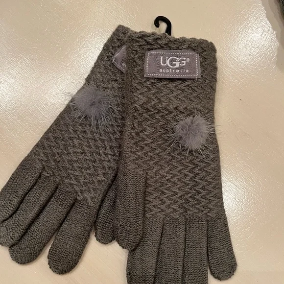 UGG Winter Grey sweater weather pom pom hat & infinity scarf set - Picture 3 of 8